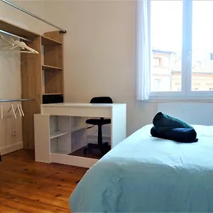 Chambre Privee Et Spacieuse Au Sein D'un Logement Partage - Central, Quartier Villebourbon - 3 Doubles - 2 Balcons - Places De Stationnements Gratuites - 5 Min A Pied Gare Et Hypercentre Appartement